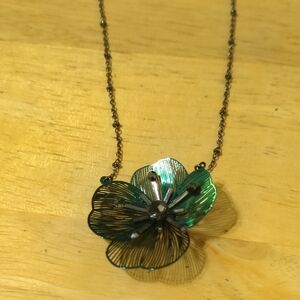 Green And Black Shiny Metal Flower Necklace